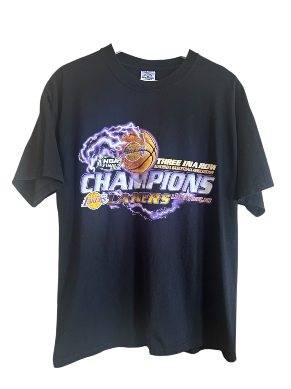 Vintage DELTA LA Lakers 2002 Three Peat NBA Champions Tee - Men’s Large